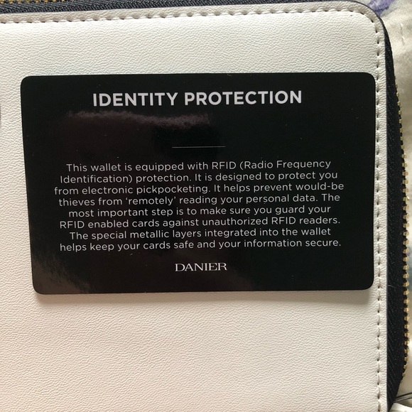 Danier leather wallet with removable strap in white - Picture 7 of 8